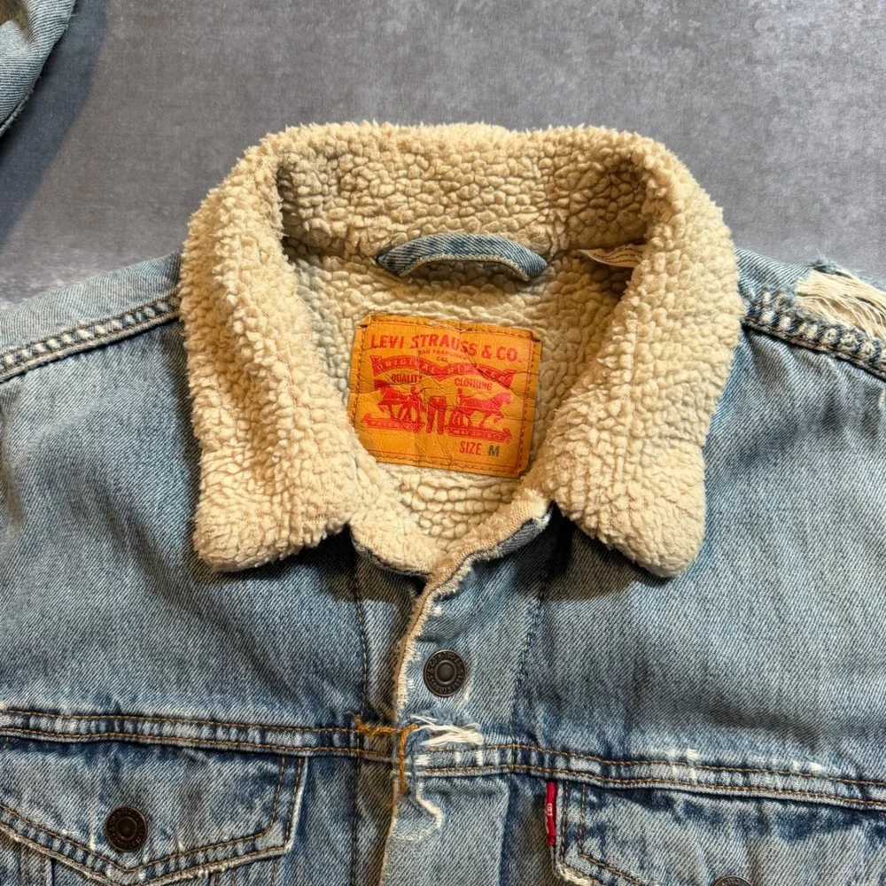 Levi's Mens Sherpa Lined Distressed Denim Trucker Jacket Light Wash Blue Size M